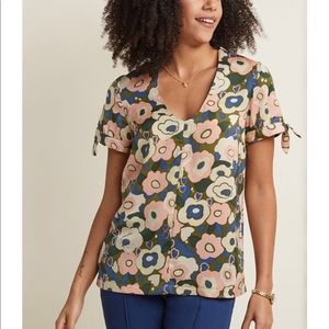 Ideal Discovery Short Sleeve Blouse Muted Bouquet